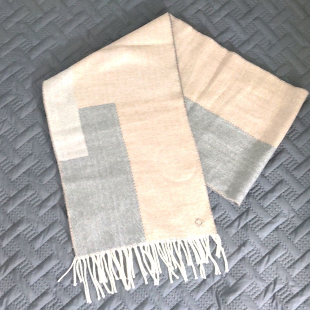 Calvin Klein Cozy Gray & Beige Woven Scarf